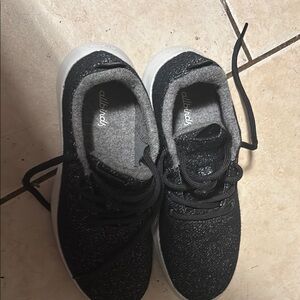 Allbirds Black and Gray Sneakers Soft Flexible Design